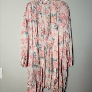 Vintage Victoria's Secret Gold Label floral kimono robe. Size - M/L